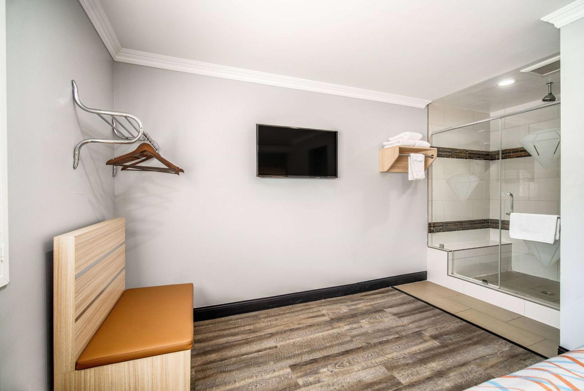 Travelodge Inn & Suites By Wyndham Bell Los Angeles Area Exterior photo