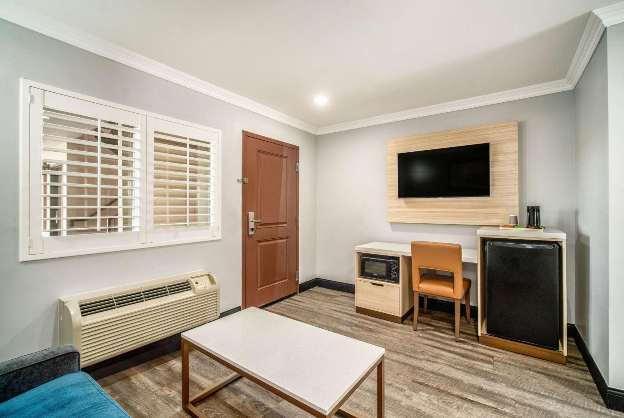 Travelodge Inn & Suites By Wyndham Bell Los Angeles Area Exterior photo