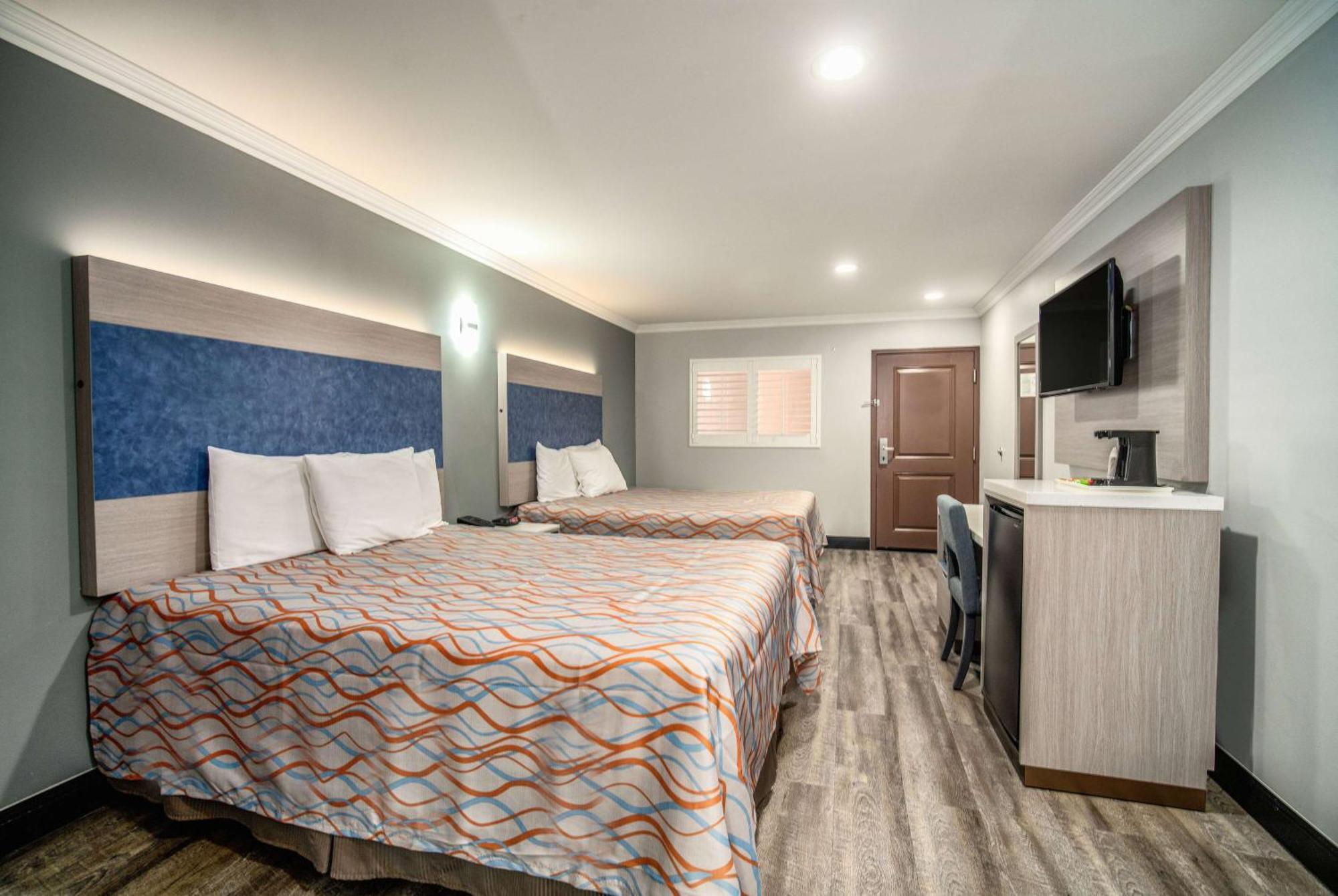 Travelodge Inn & Suites By Wyndham Bell Los Angeles Area Exterior photo
