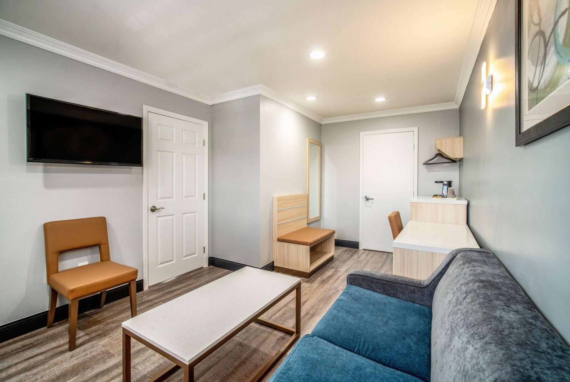 Travelodge Inn & Suites By Wyndham Bell Los Angeles Area Exterior photo