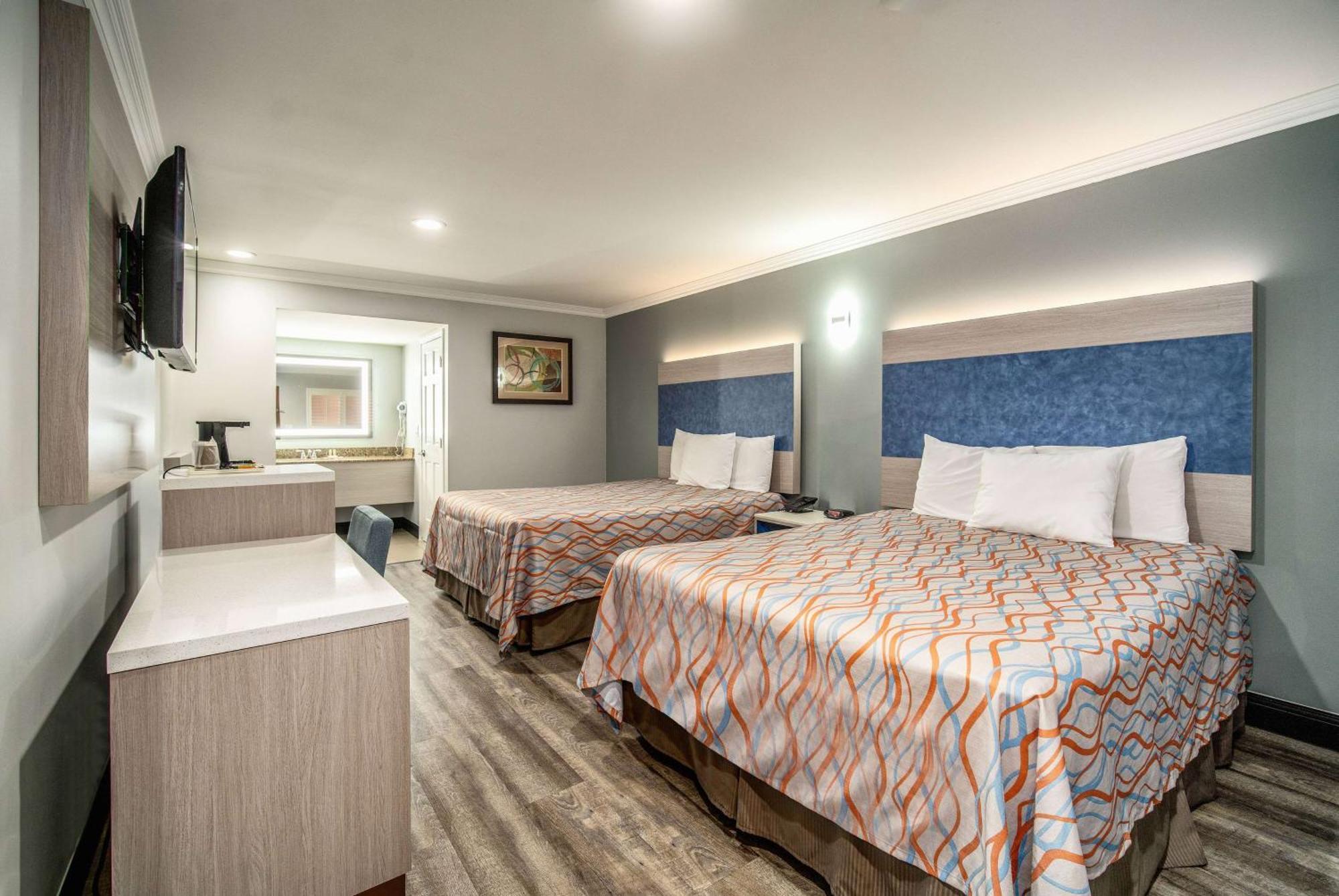 Travelodge Inn & Suites By Wyndham Bell Los Angeles Area Exterior photo
